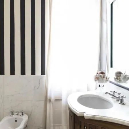 Spacious Beach Front With Intimate Garden بيت للعطل