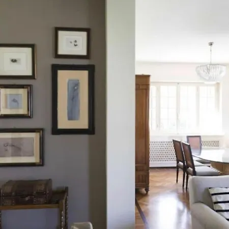 Spacious Beach Front With Intimate Garden بيت للعطل