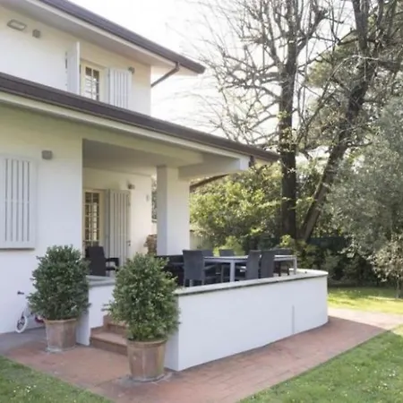 بيت للعطل Spacious Beach Front With Intimate Garden *
